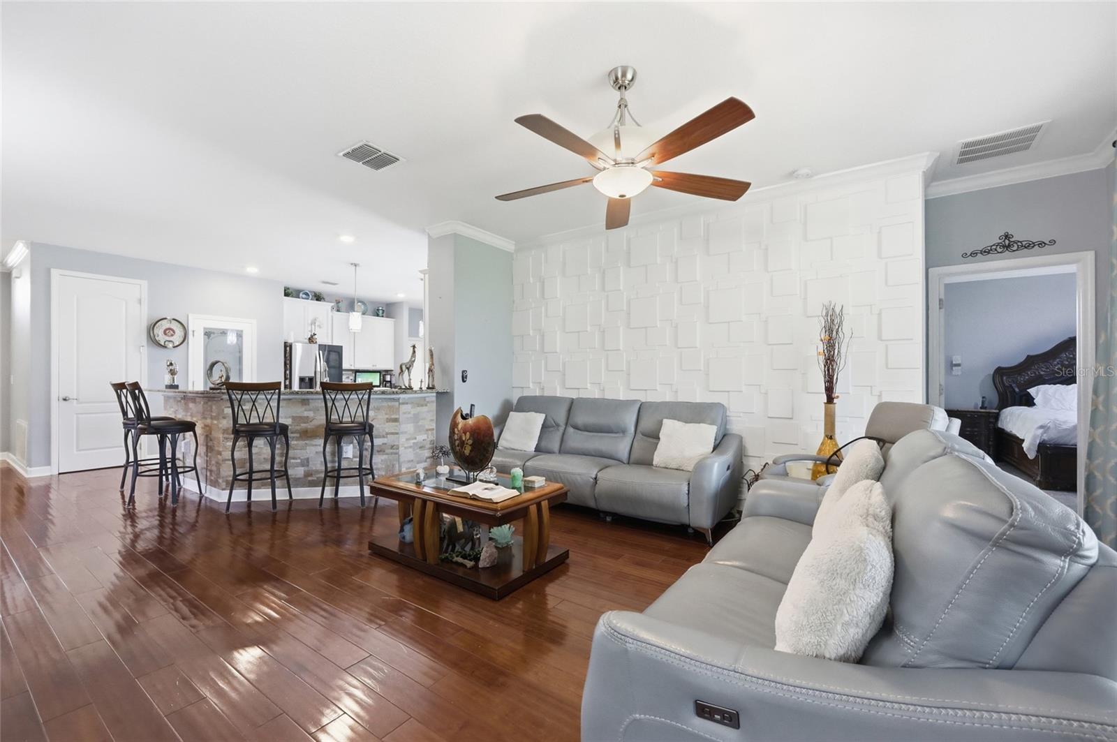 TRADITIONS PH 01 - Residential