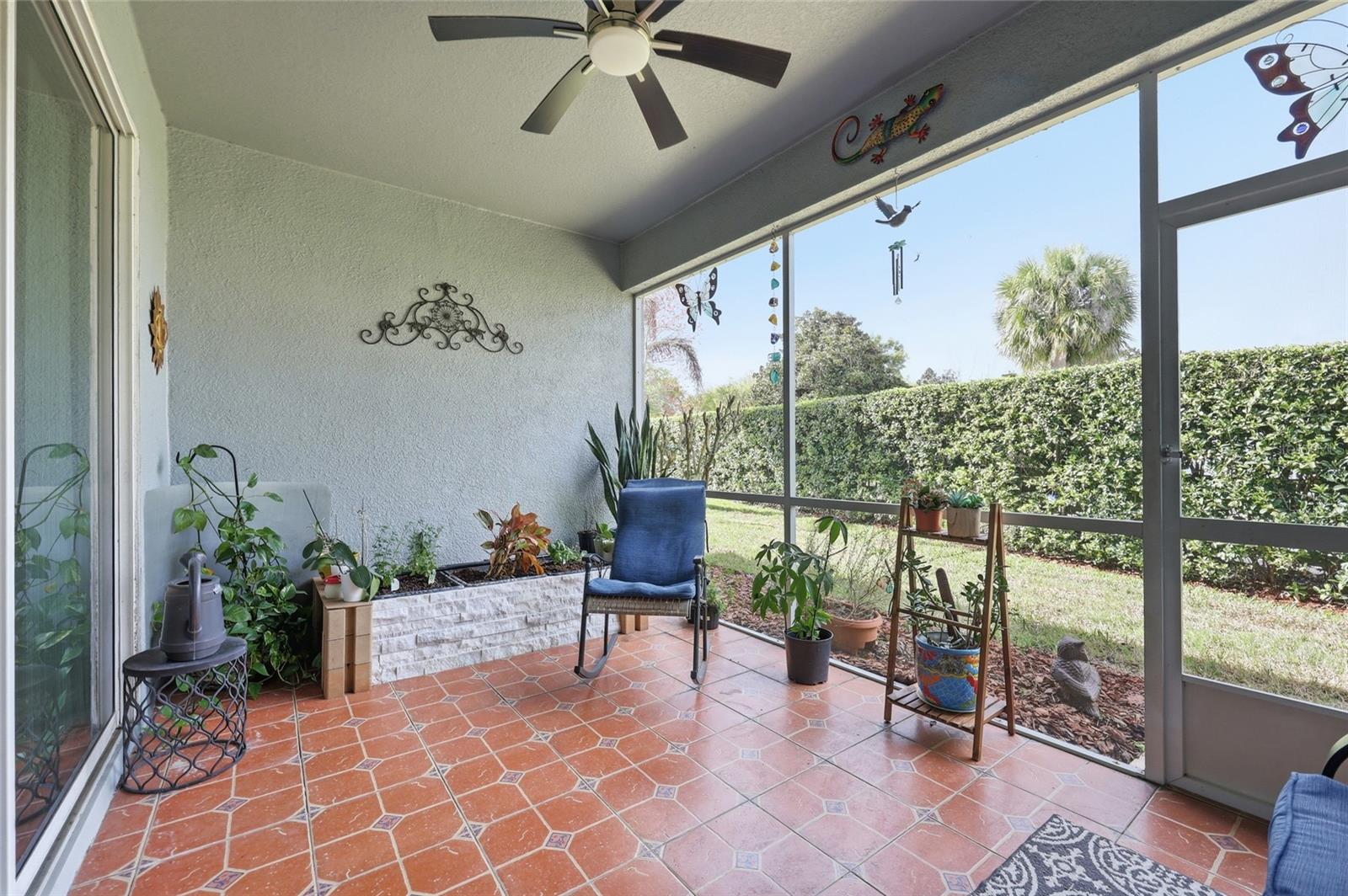 TRADITIONS PH 01 - Residential