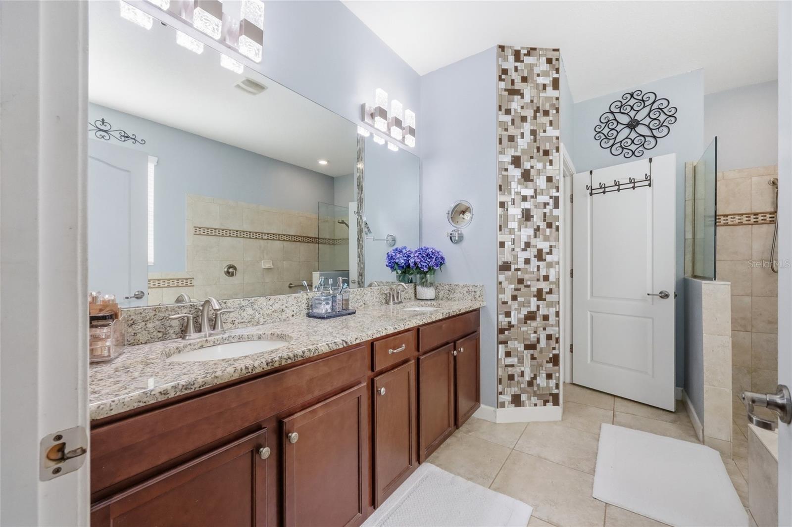 TRADITIONS PH 01 - Residential