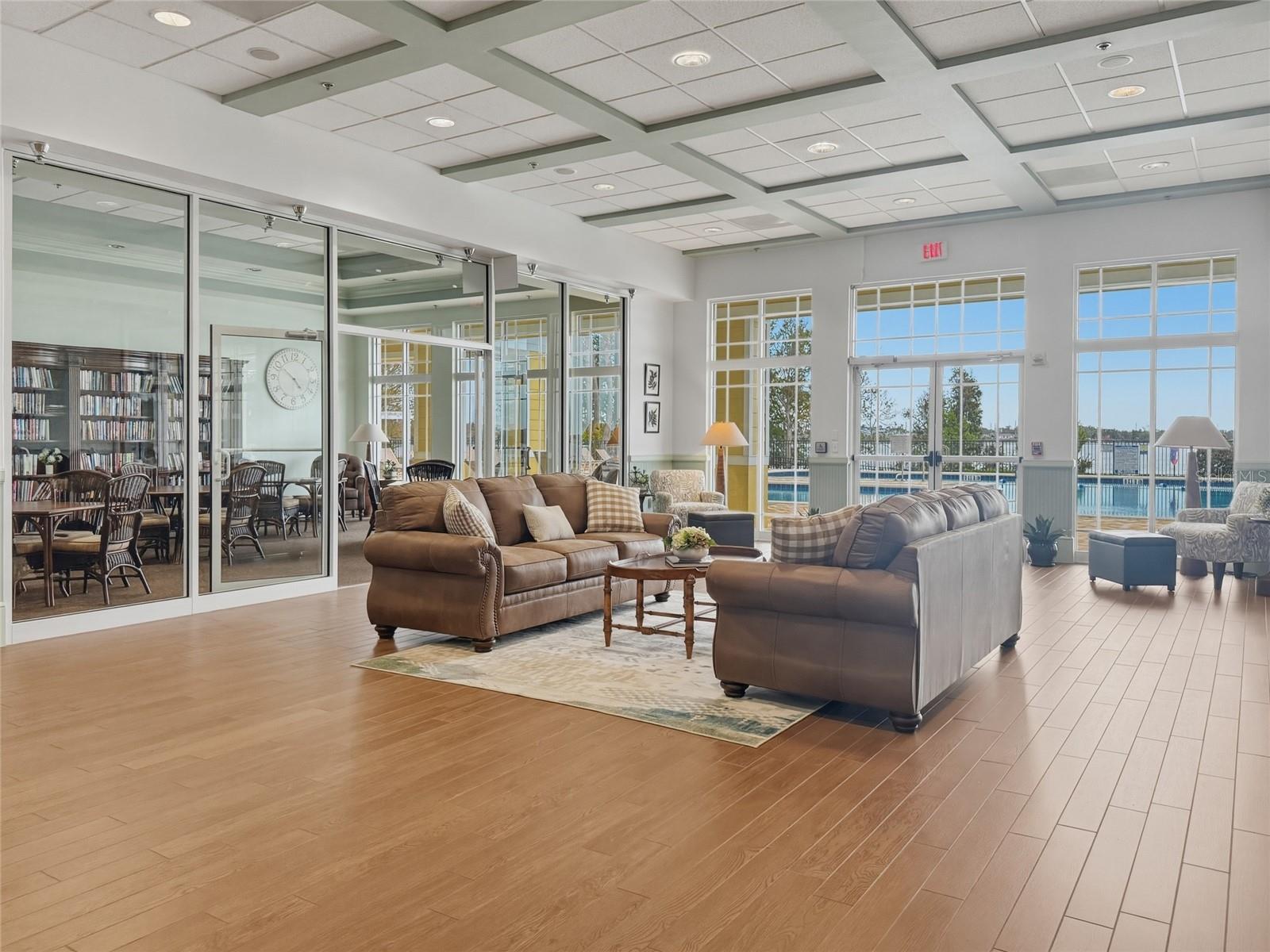 TRADITIONS PH 01 - Residential