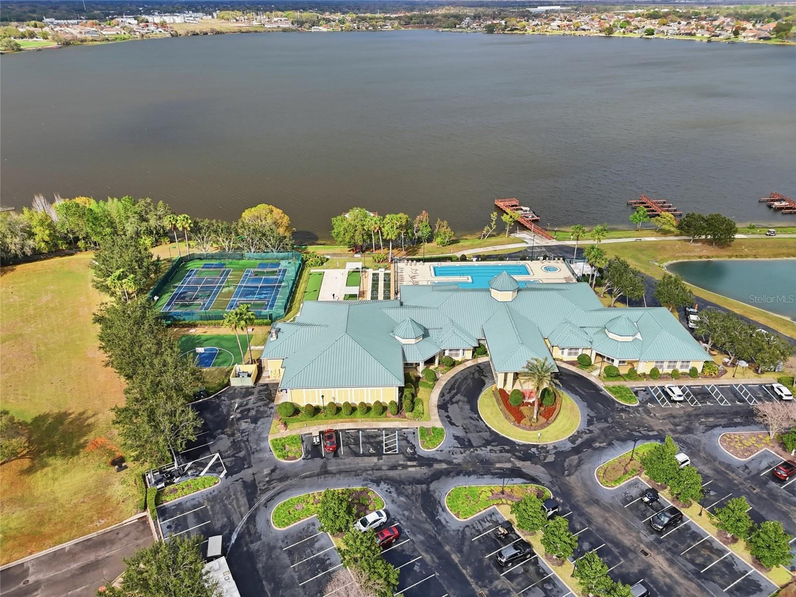 TRADITIONS PH 01 - Residential