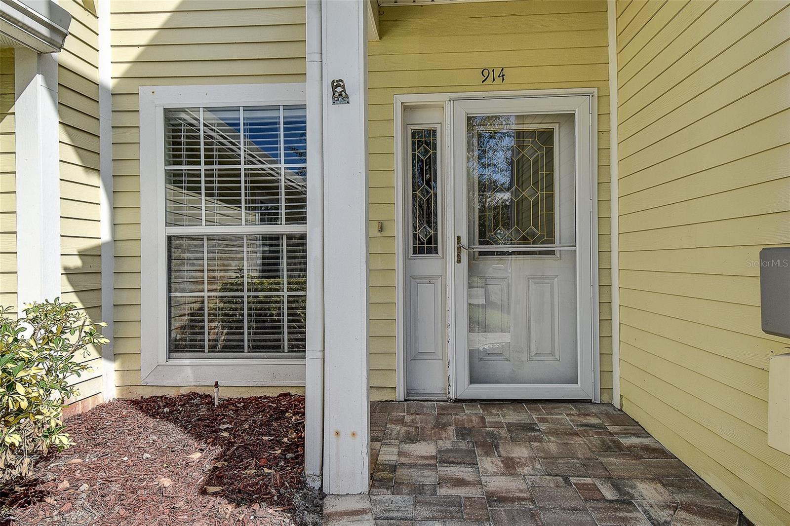 914 WOODBRIDGE COURT