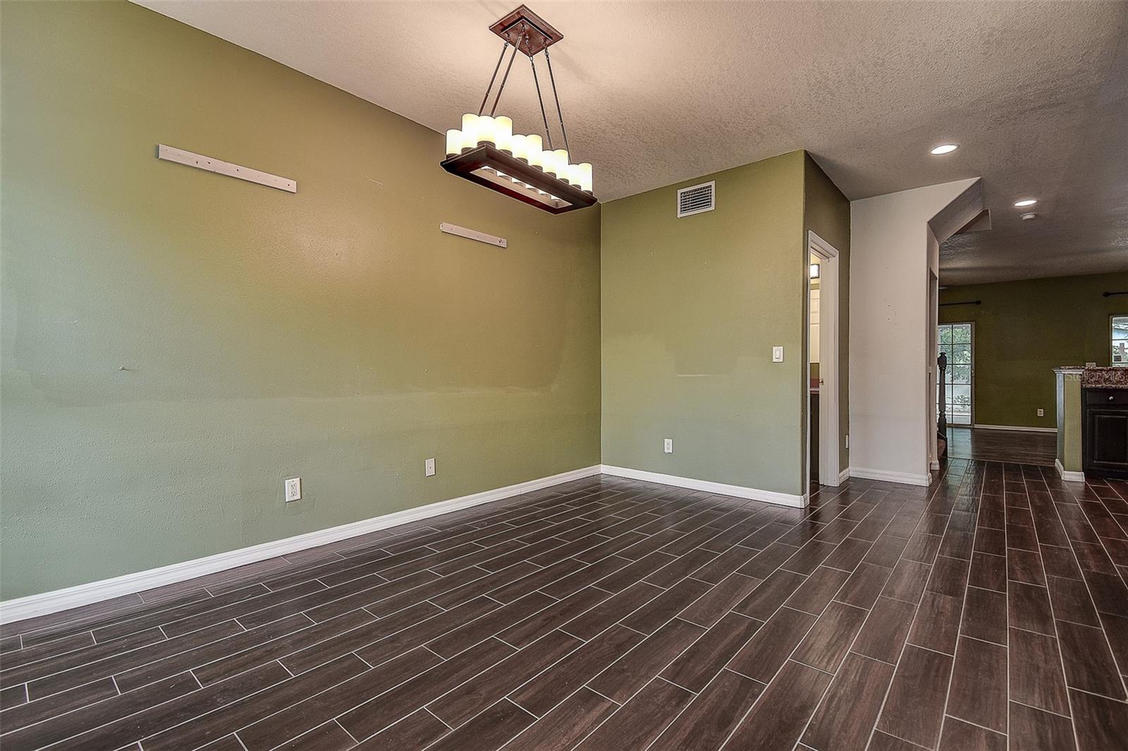 914 WOODBRIDGE COURT