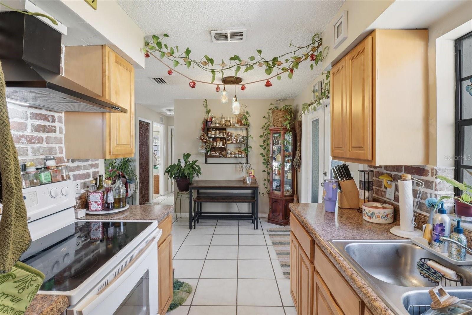 BEVERLY HILLS UN 2 - Residential