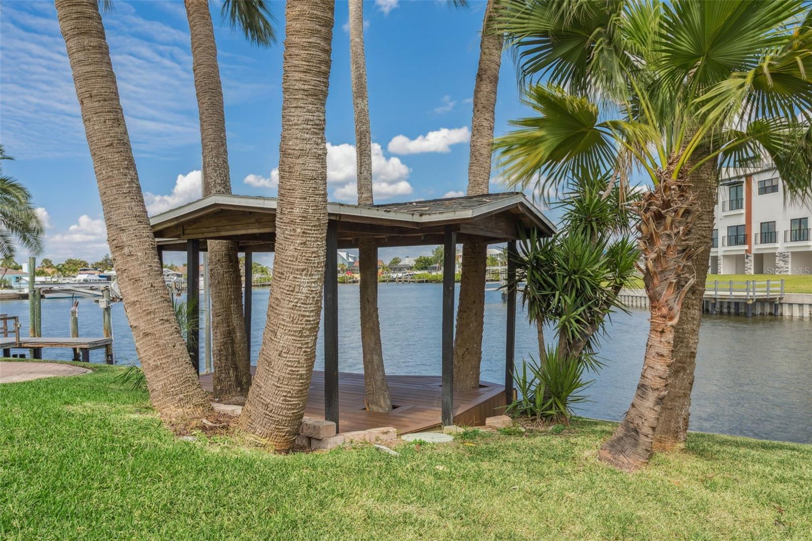 APOLLO BEACH - Residential Lease