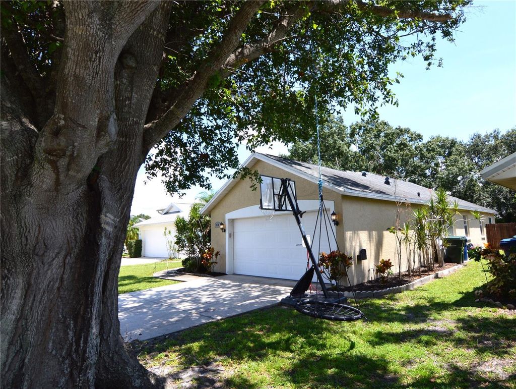 Photo of 1576 Fawnwood Circle, Sarasota, FL 34232 (MLS # N6140061)