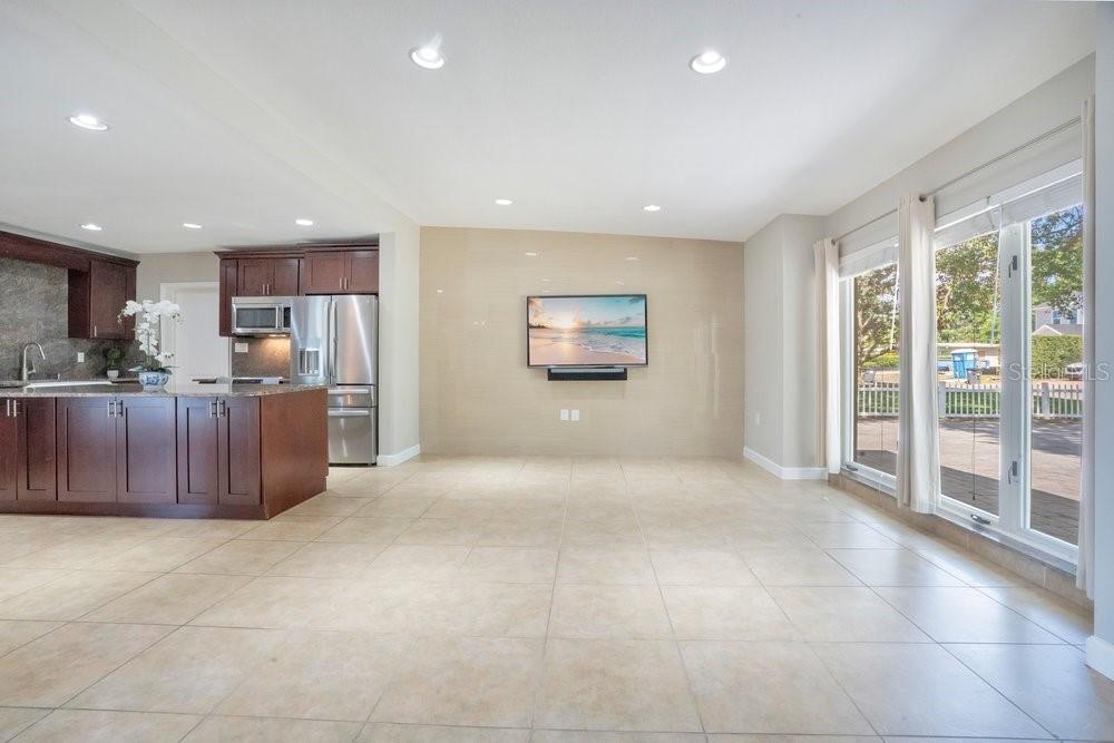 1822 YORKSHIRE DRIVE