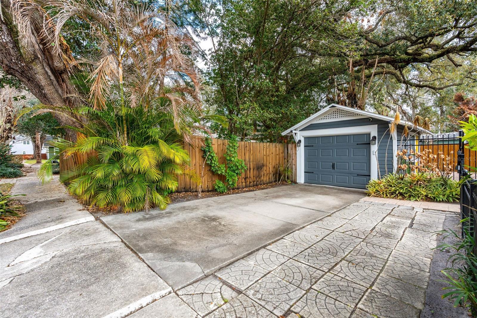 LAWSONA PARK - Residential