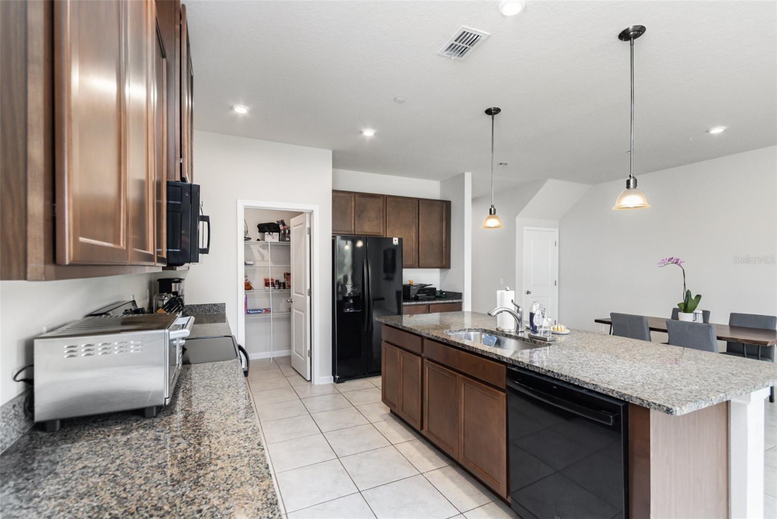 HOLDEN RIDGE TOWNHOMES - Residential