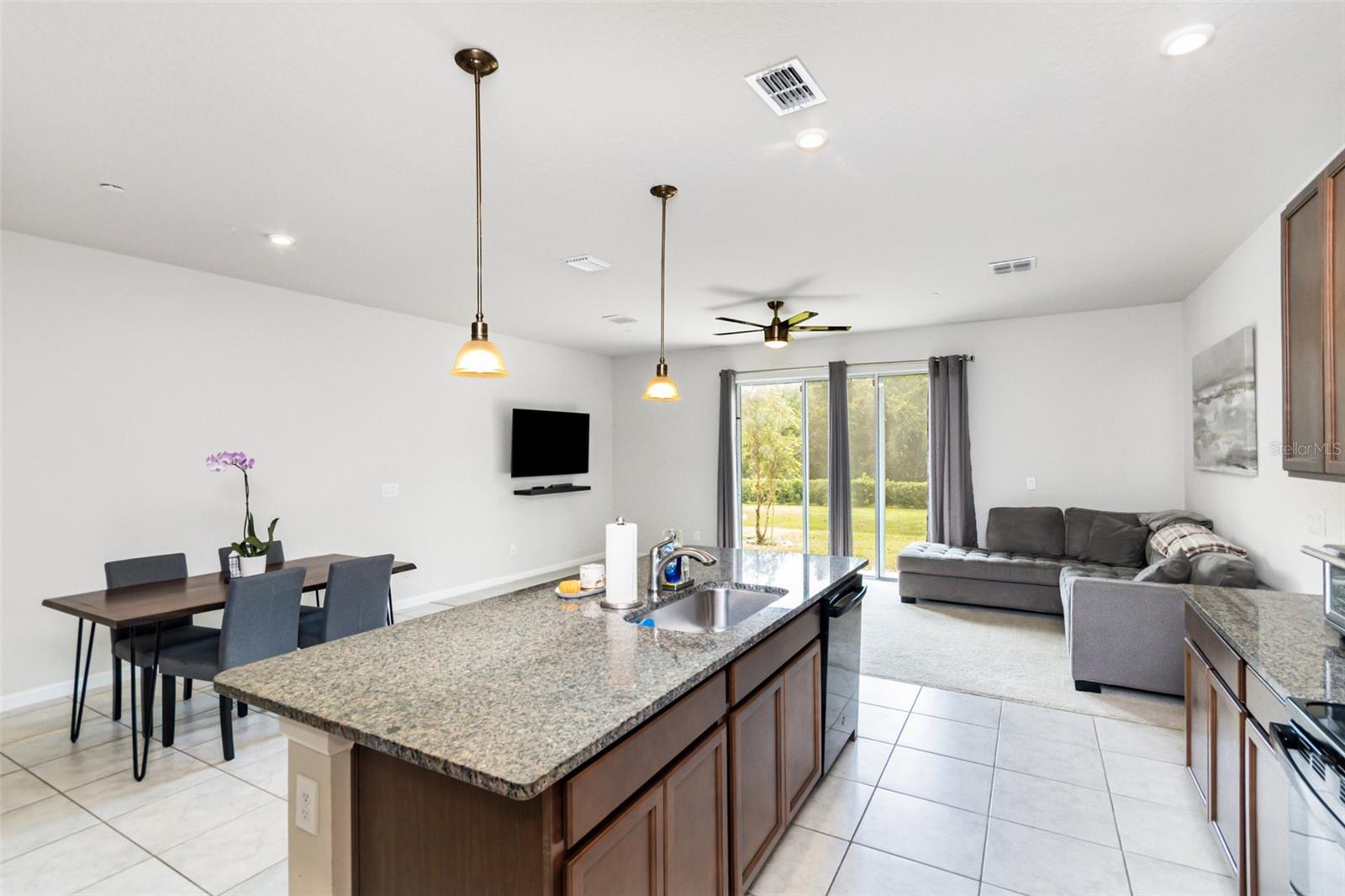HOLDEN RIDGE TOWNHOMES - Residential