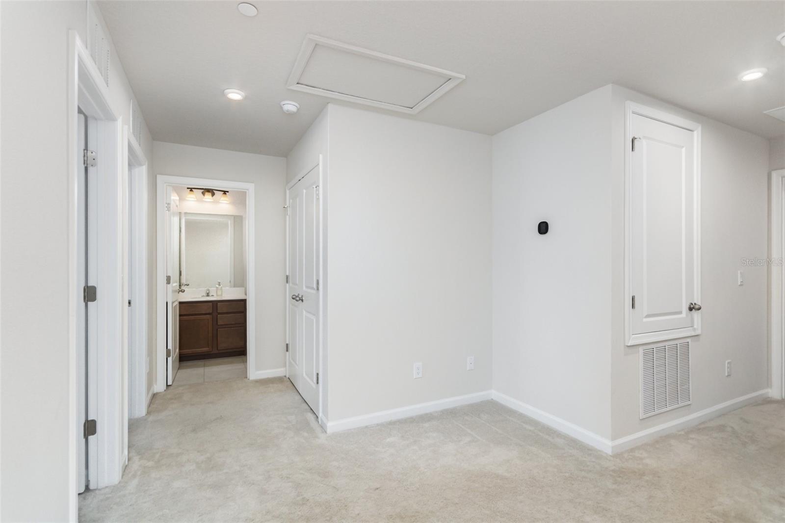 HOLDEN RIDGE TOWNHOMES - Residential