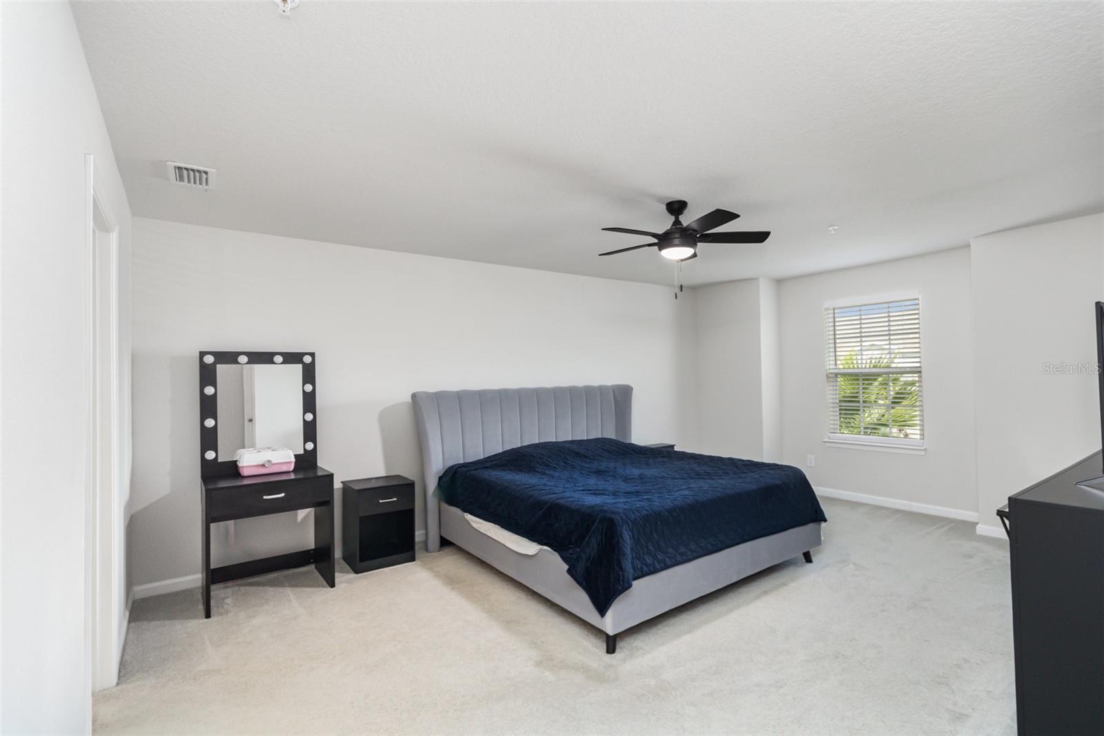 HOLDEN RIDGE TOWNHOMES - Residential