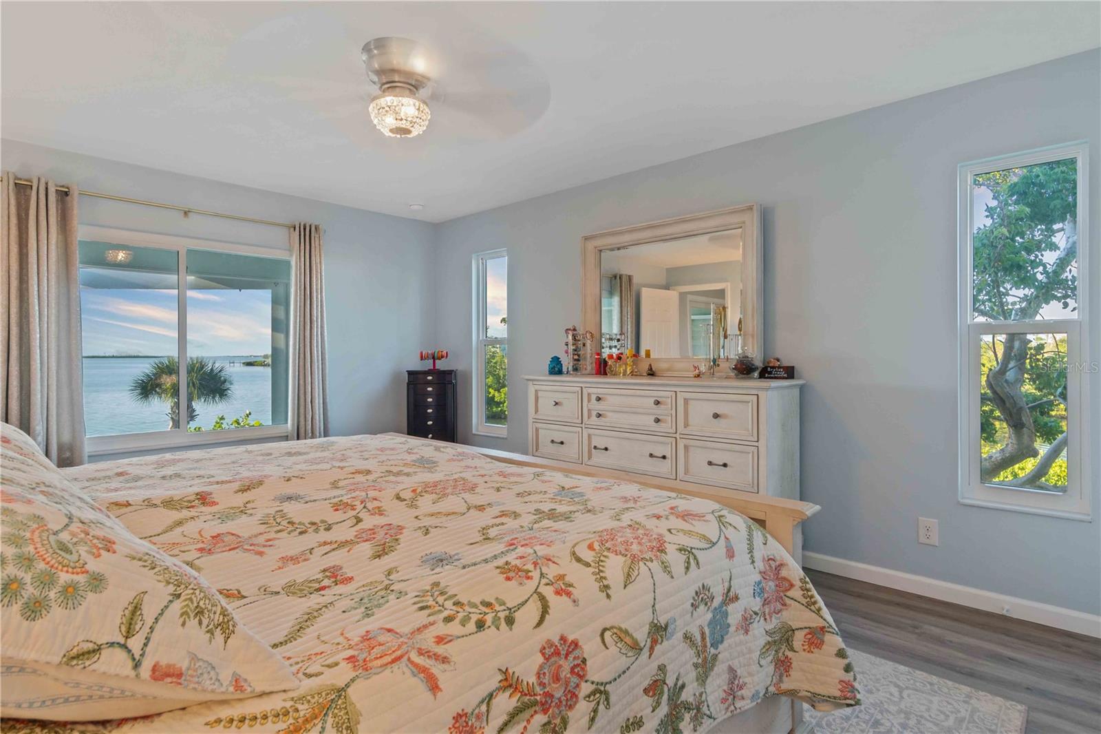PALM POINT - Residential