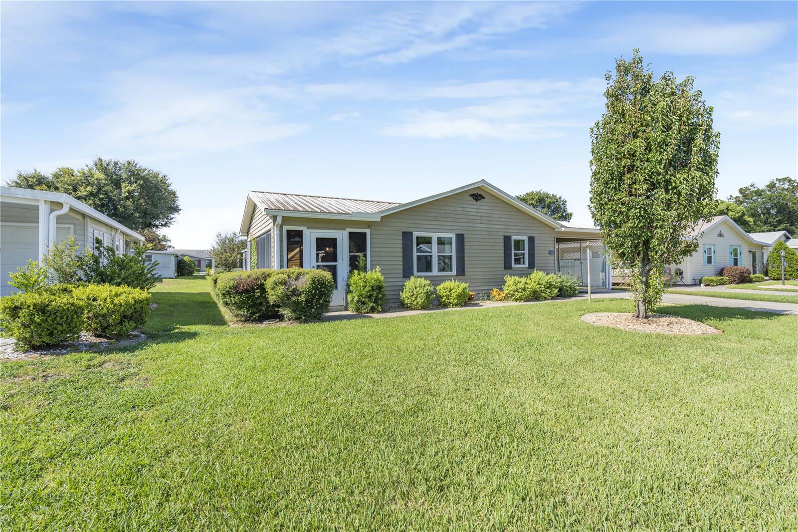 LADY LAKE ORANGE BLOSSOM GARDENS UNIT 13 - Residential