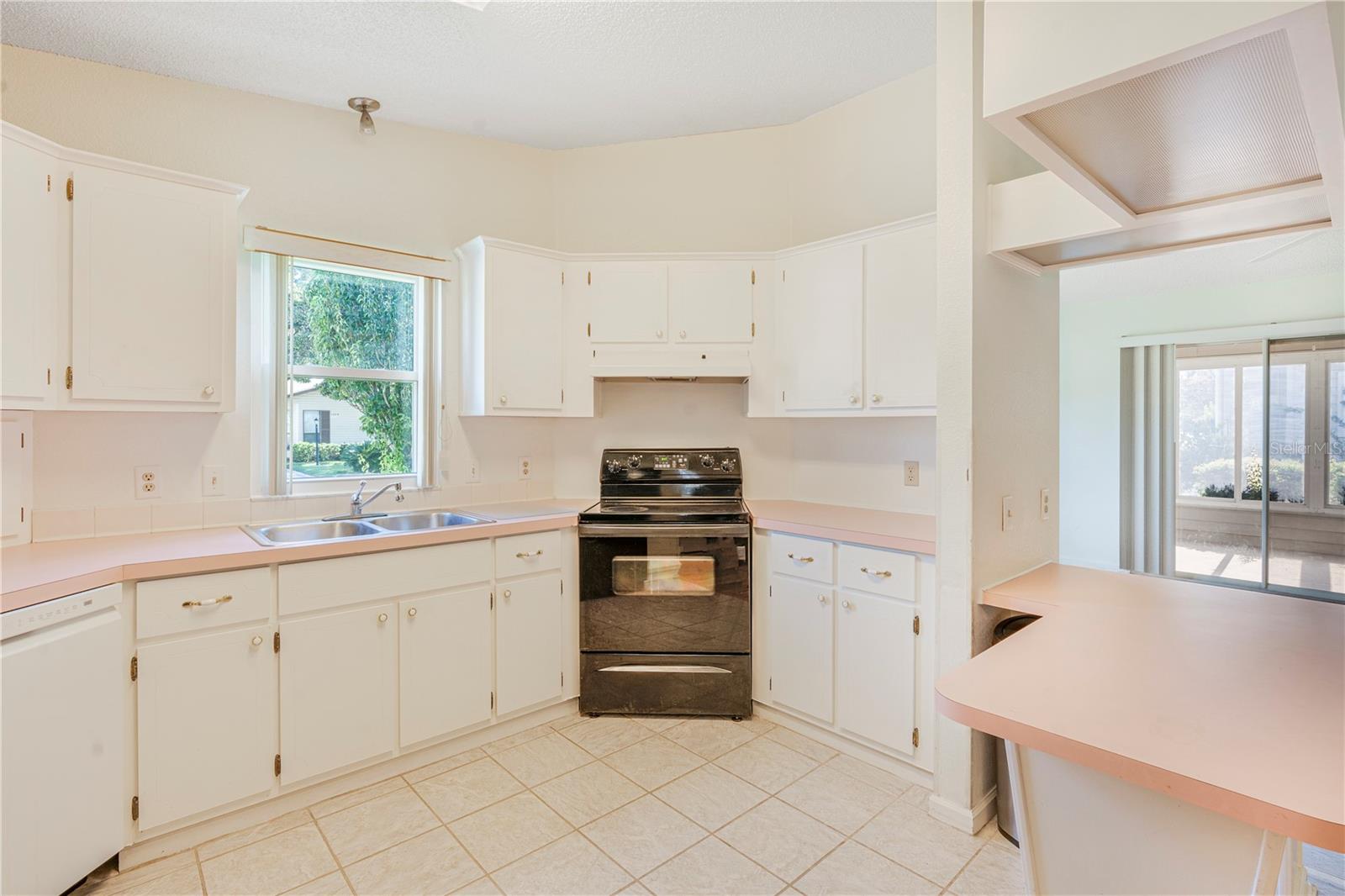 LADY LAKE ORANGE BLOSSOM GARDENS UNIT 13 - Residential