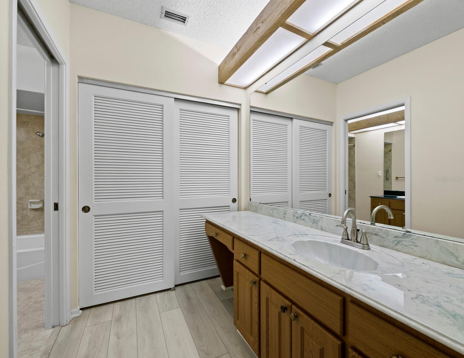 KNOLLS THE, BENT TREE - Residential