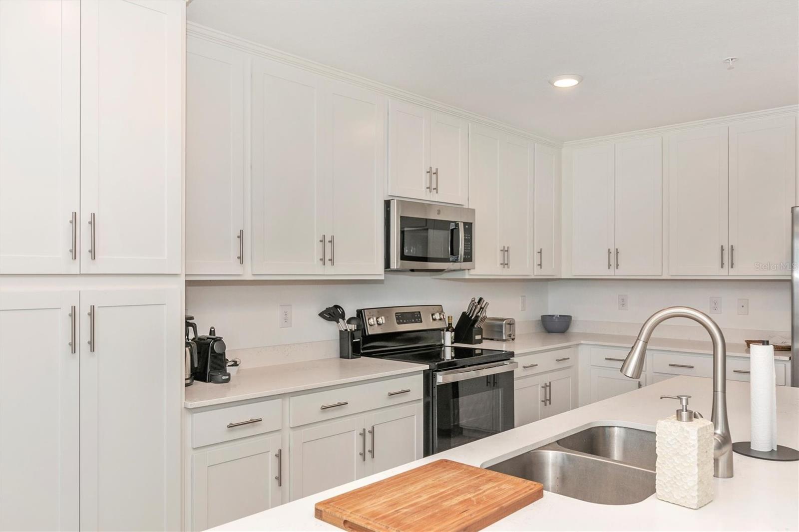 WELLEN PARK GOLF & COUNTRY CLUB - Residential Lease