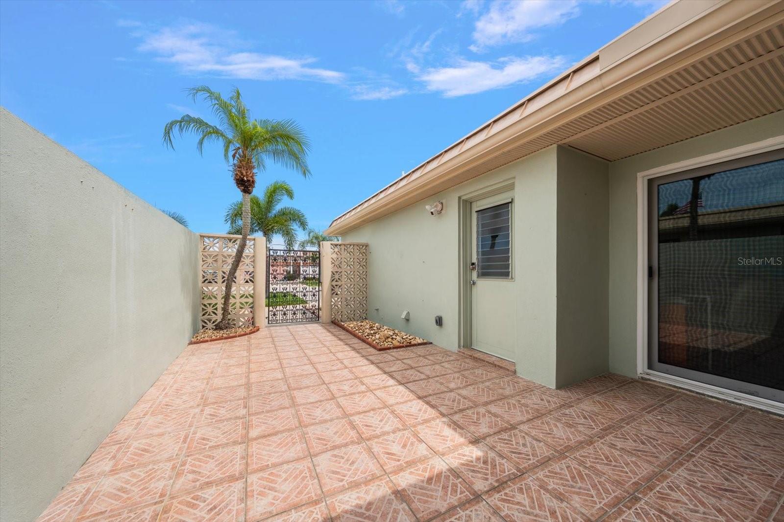 BOCA CIEGA POINT EAST - Residential