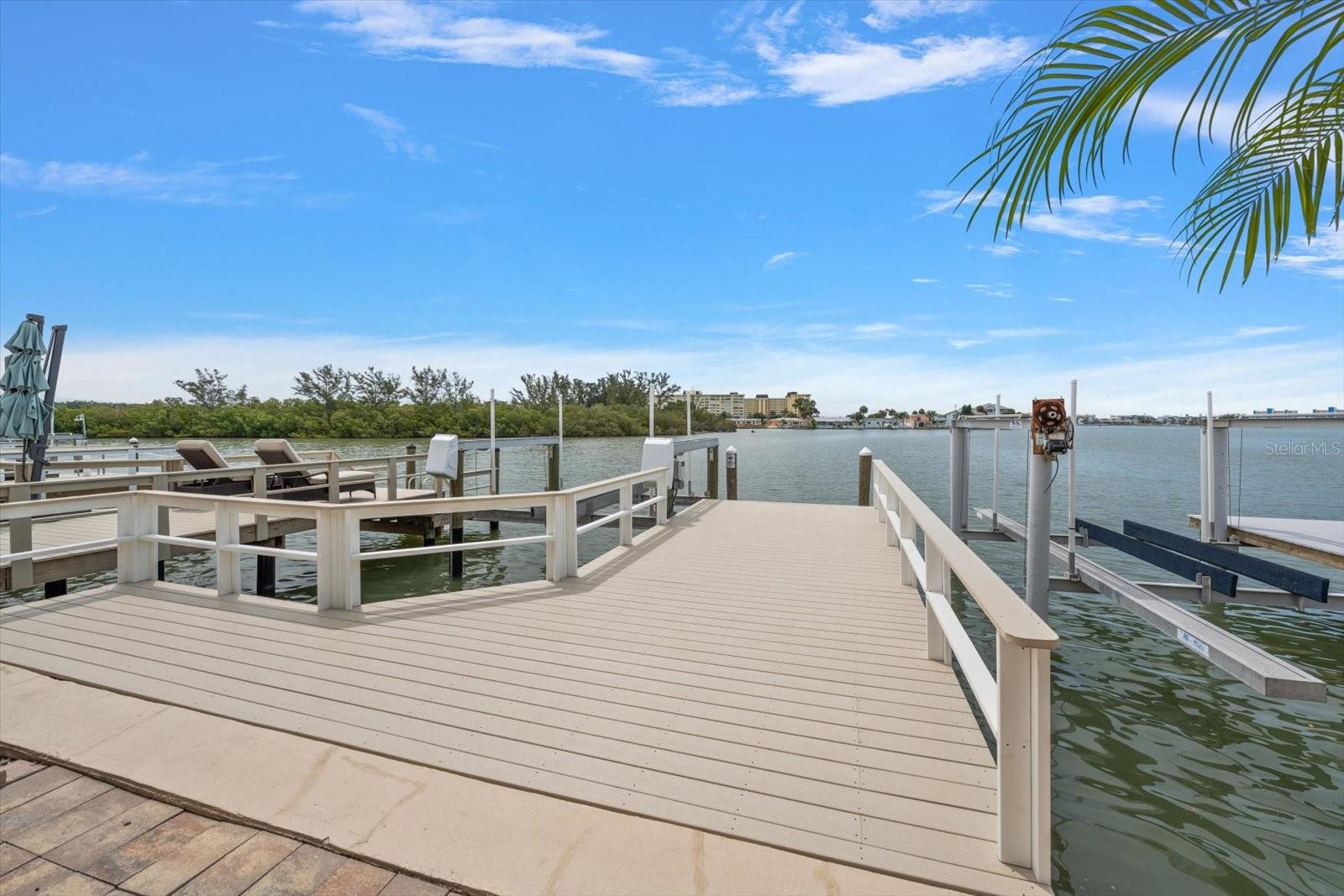 BOCA CIEGA POINT EAST - Residential