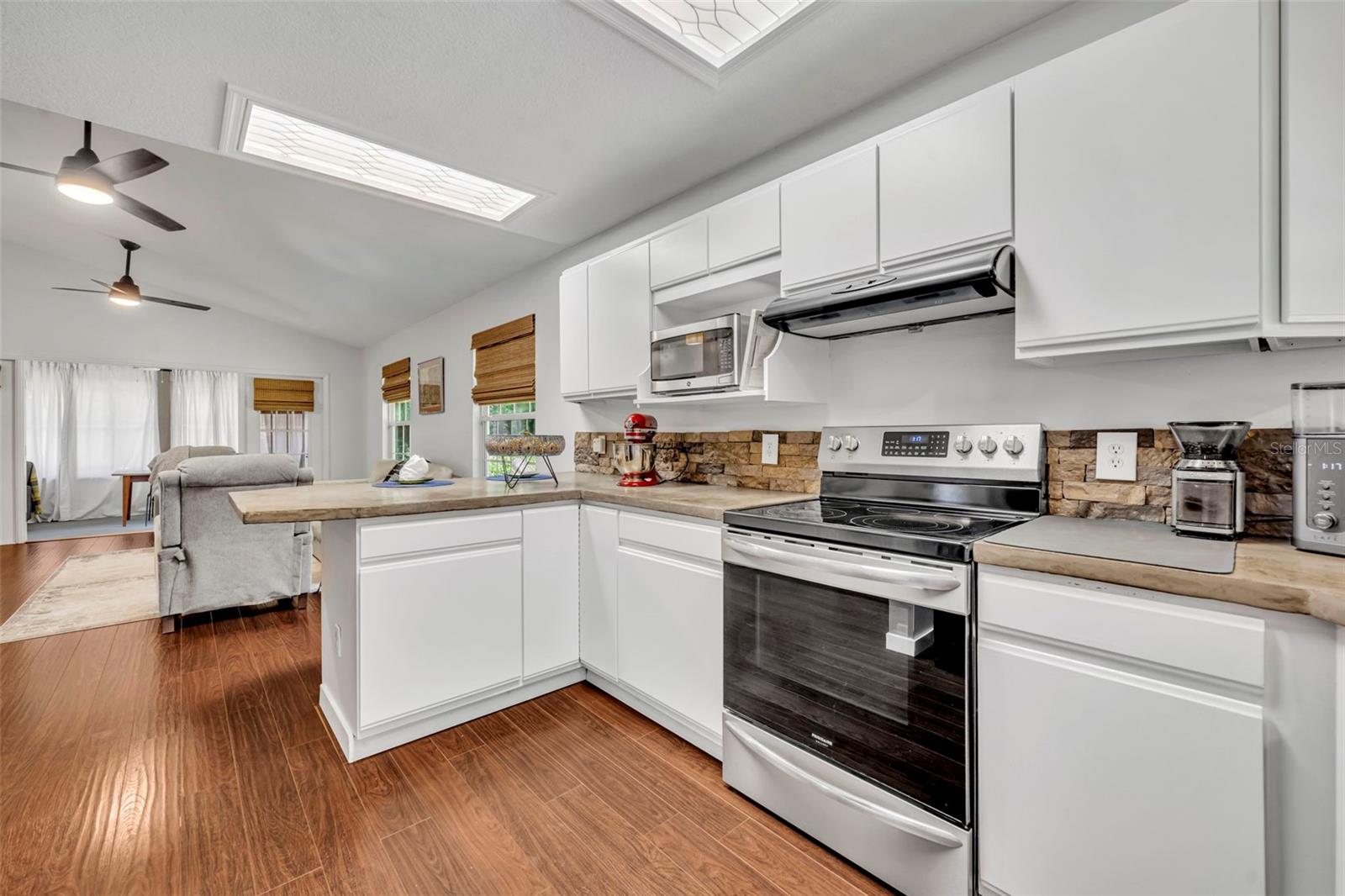 MOUNT PLYMOUTH - Residential