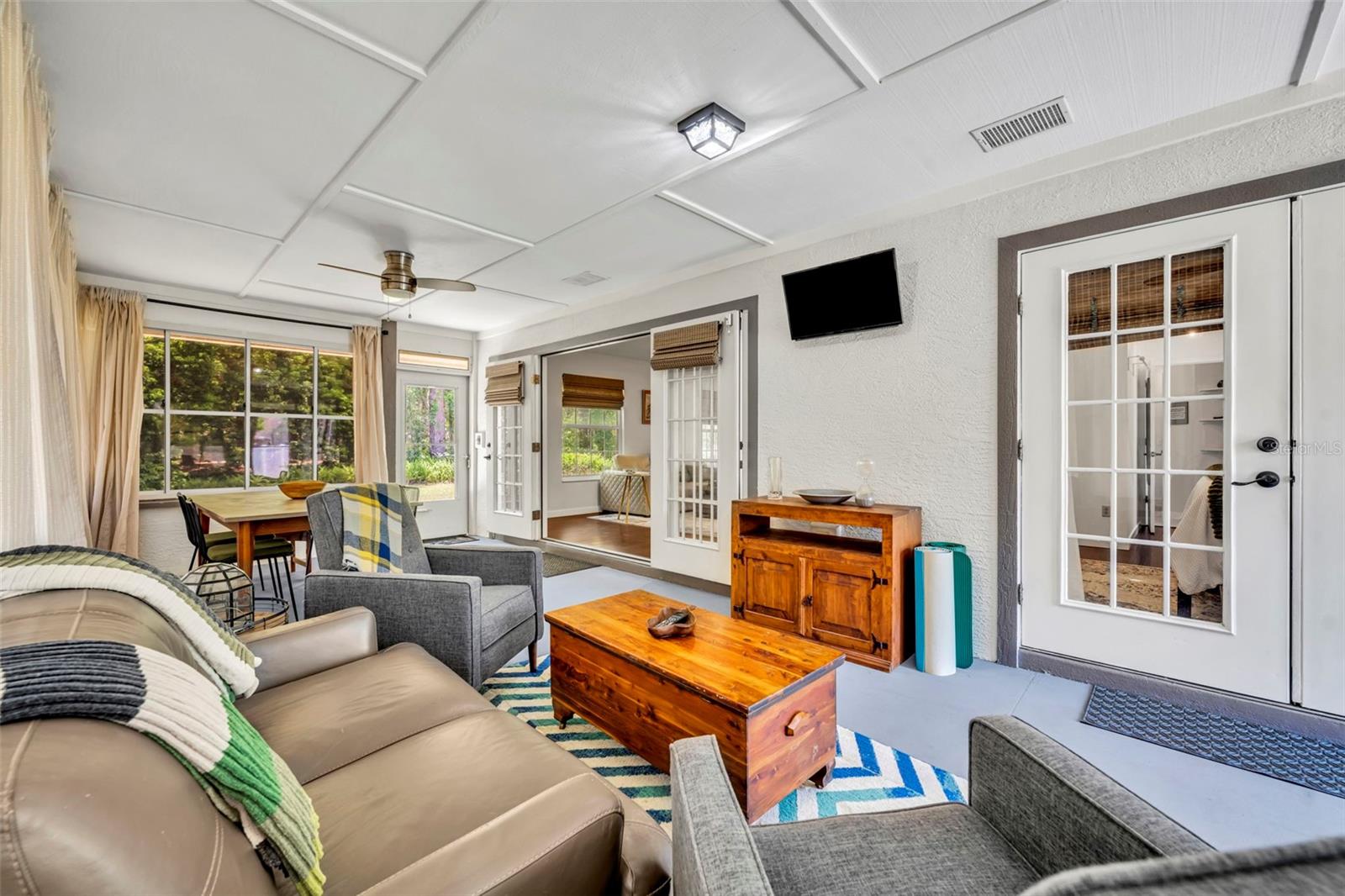 MOUNT PLYMOUTH - Residential