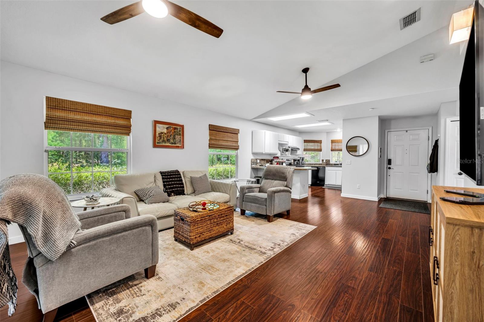 MOUNT PLYMOUTH - Residential