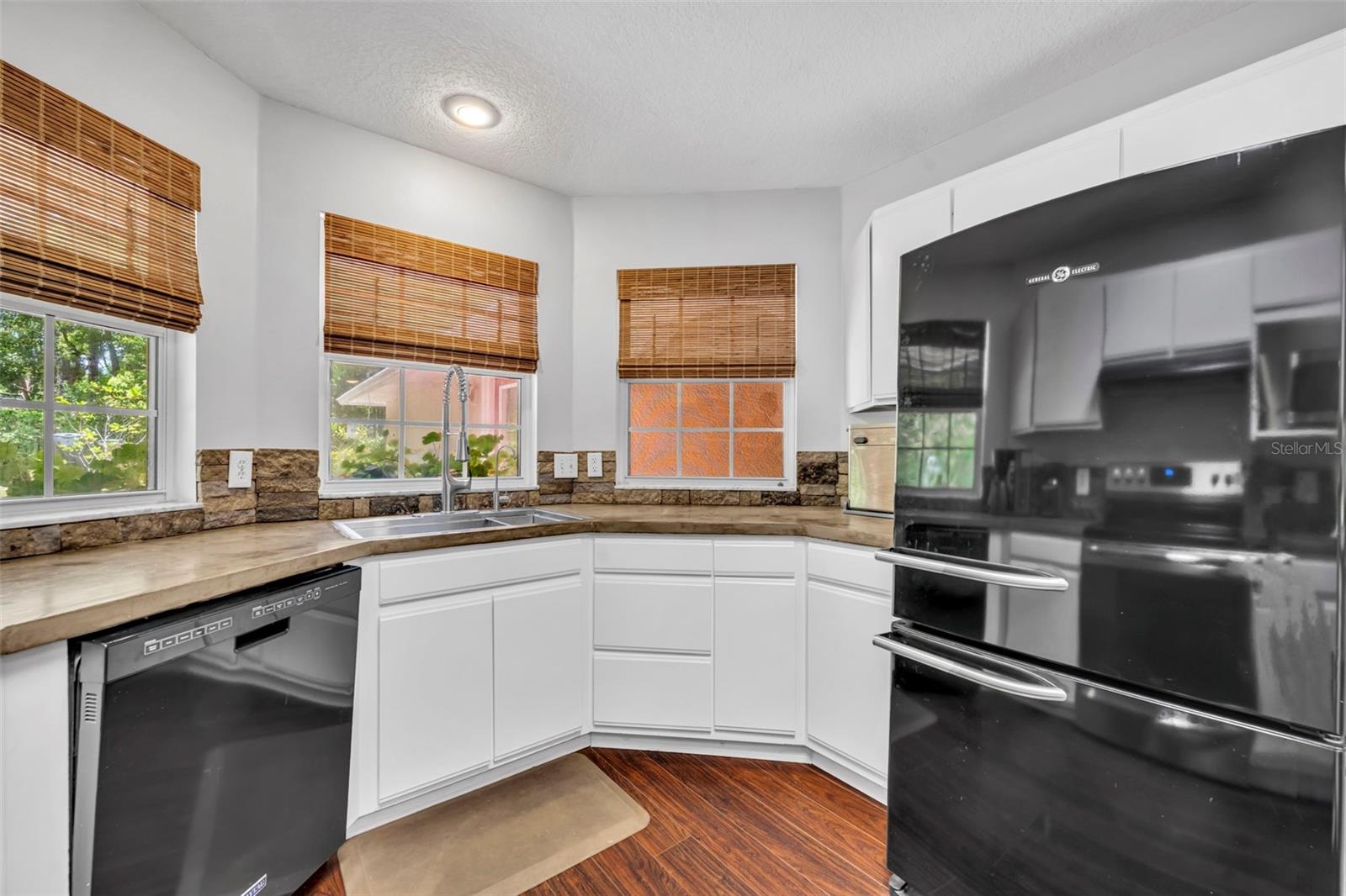 MOUNT PLYMOUTH - Residential