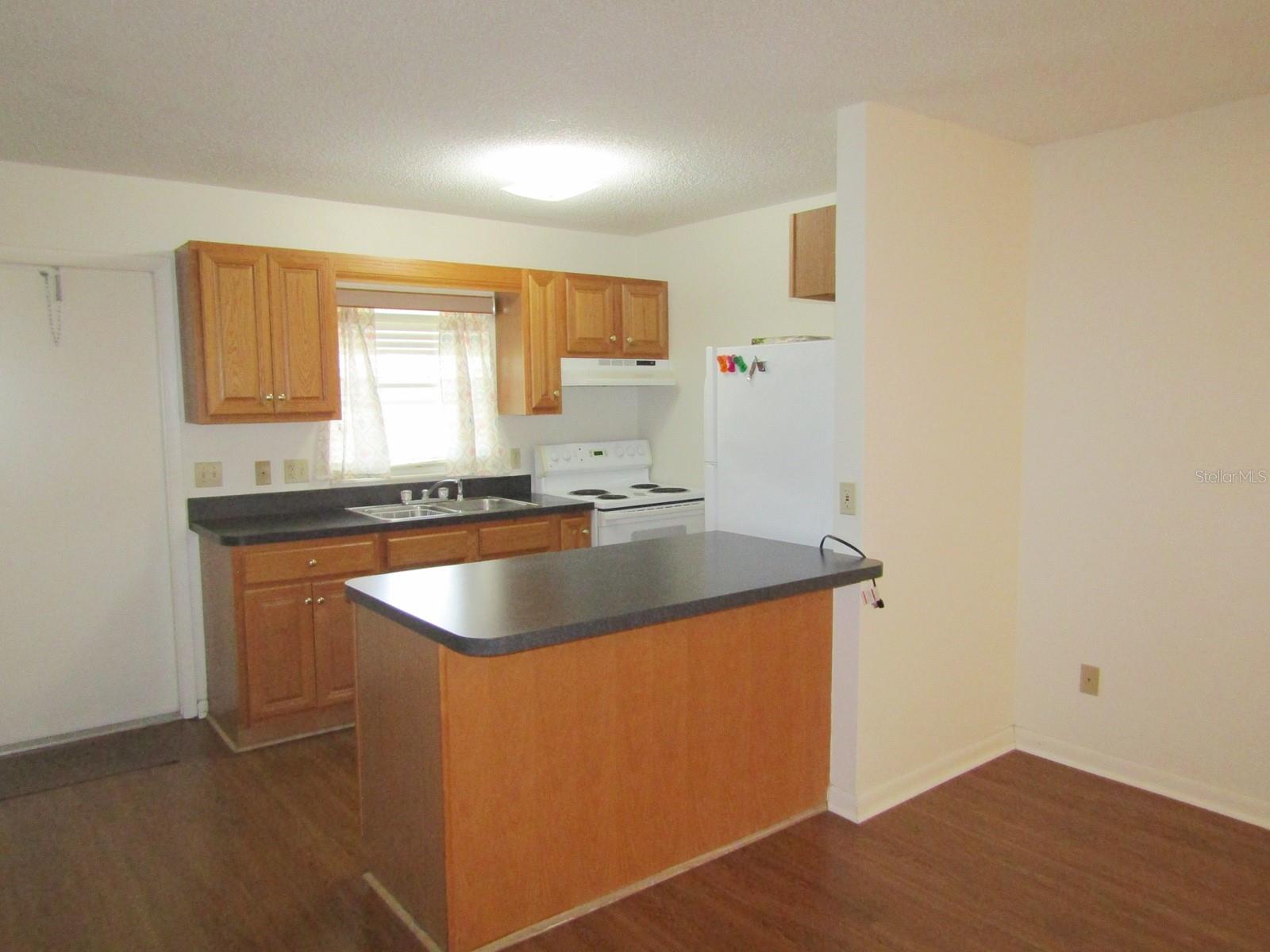 THOUSAND ROSES - Residential