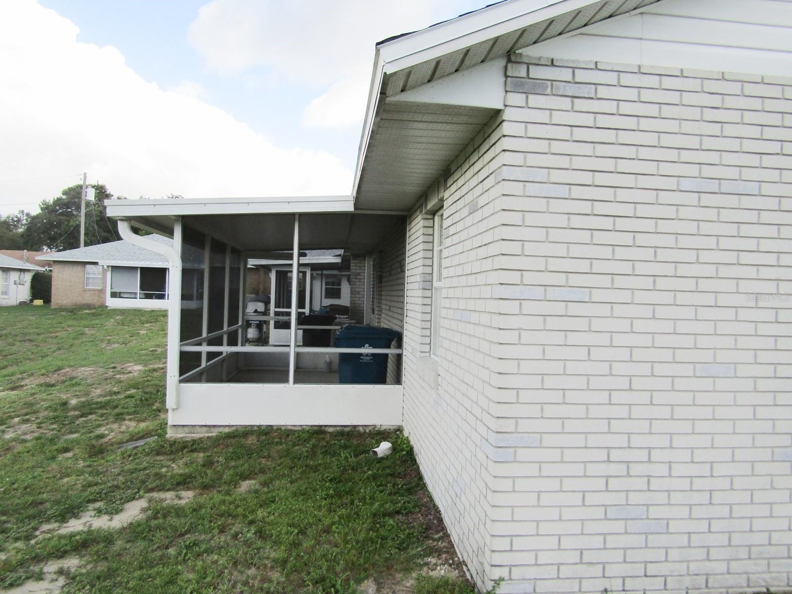 THOUSAND ROSES - Residential