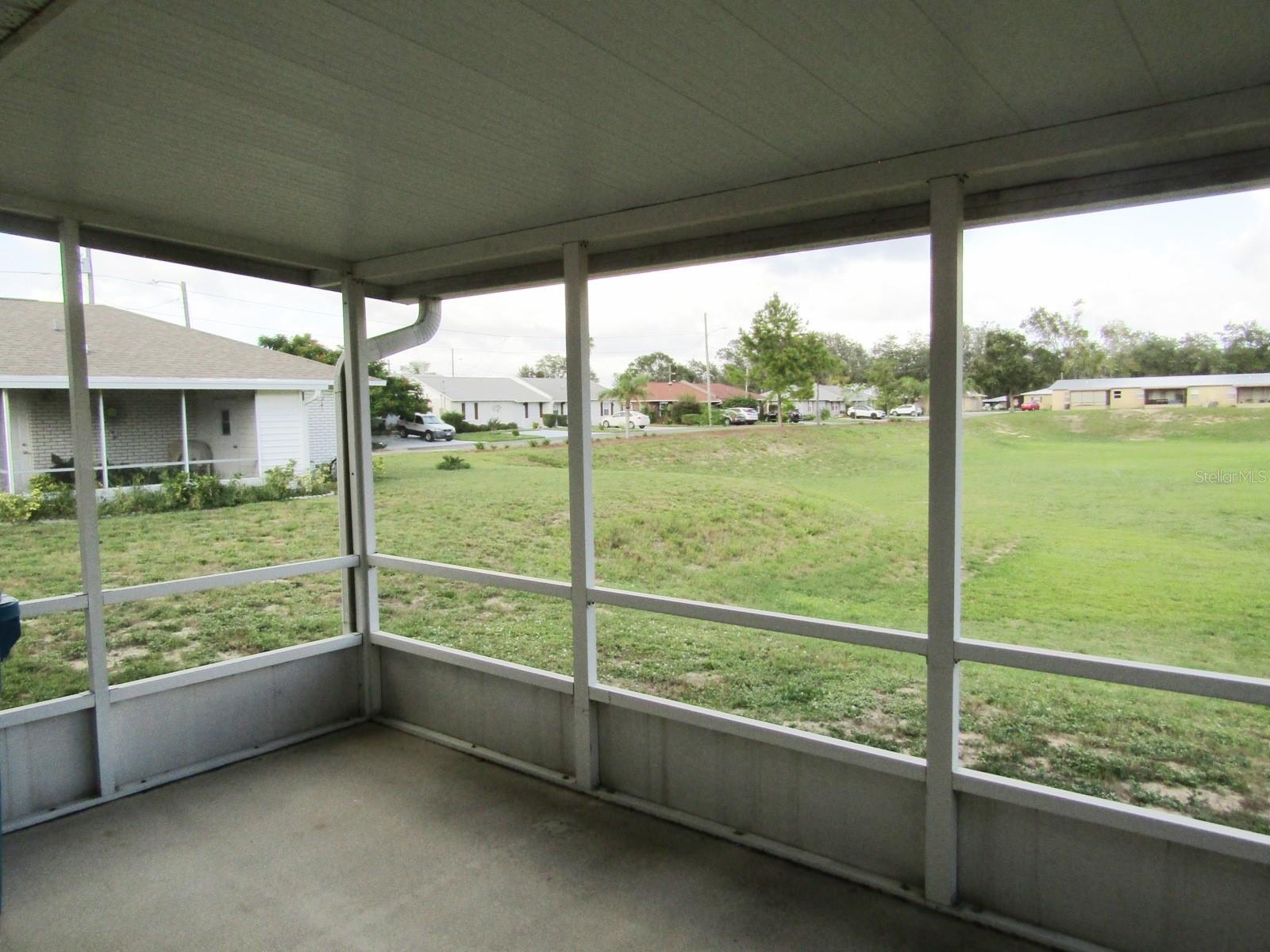 THOUSAND ROSES - Residential