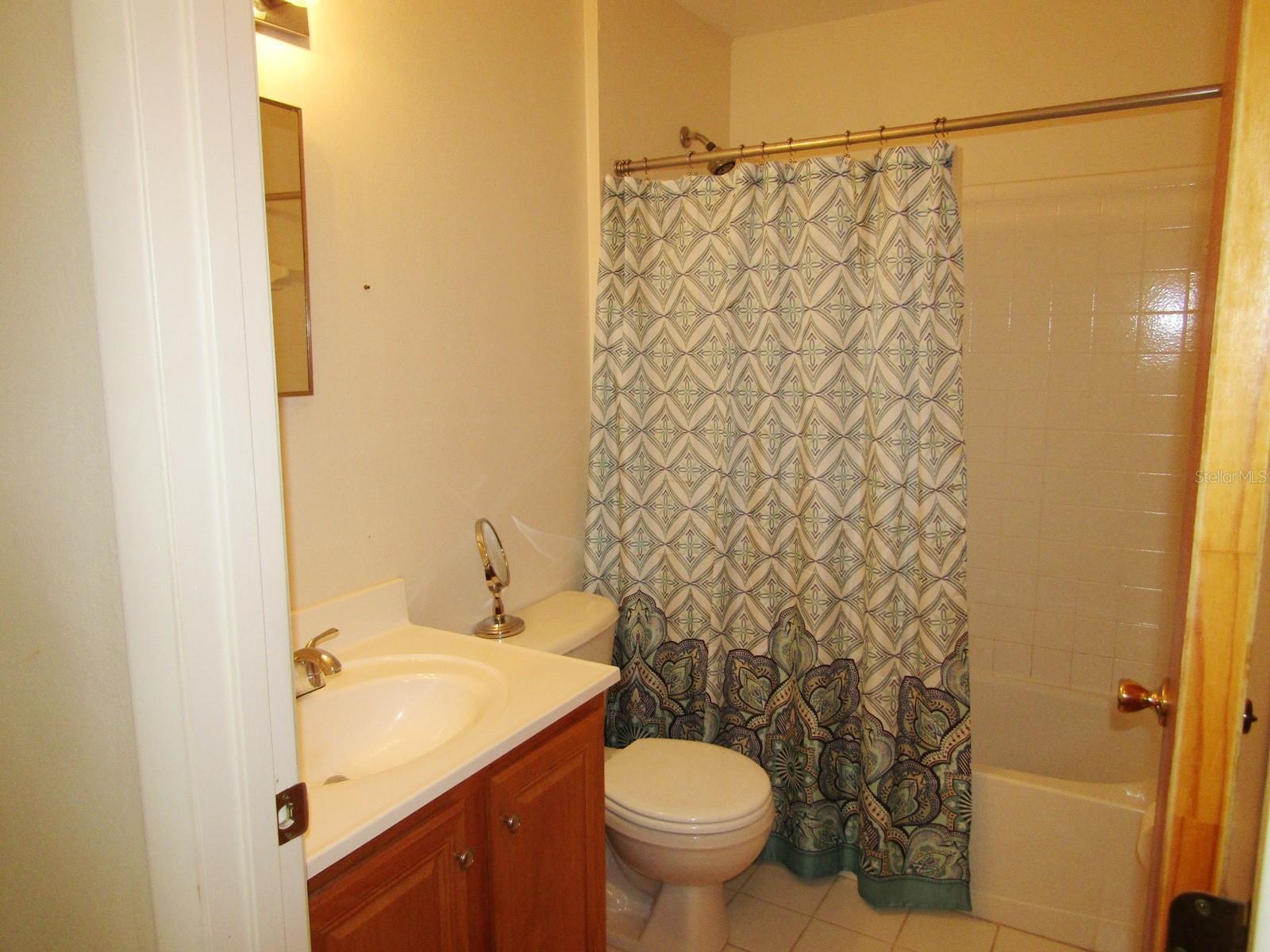 THOUSAND ROSES - Residential