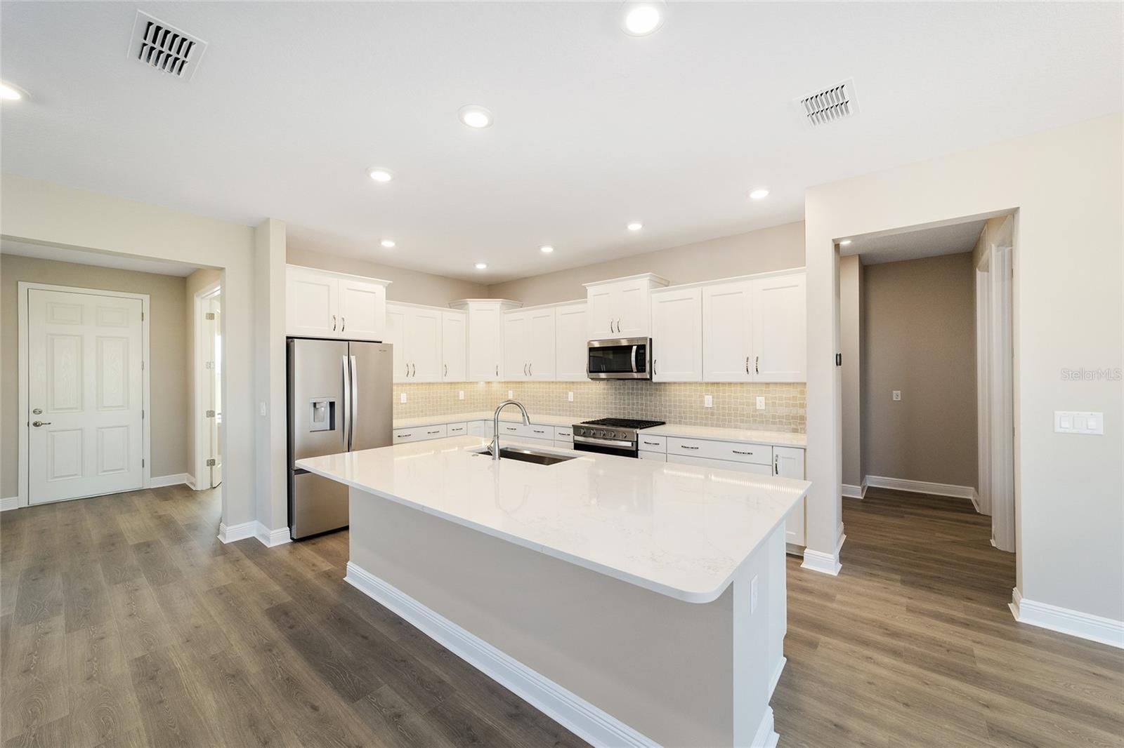 ON TOP OF THE WORLD - Residential