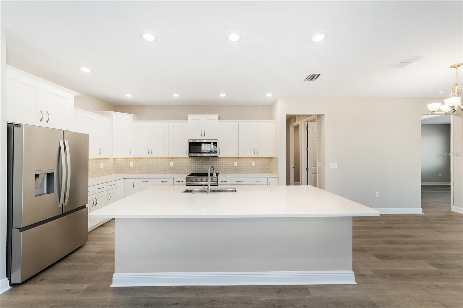 ON TOP OF THE WORLD - Residential