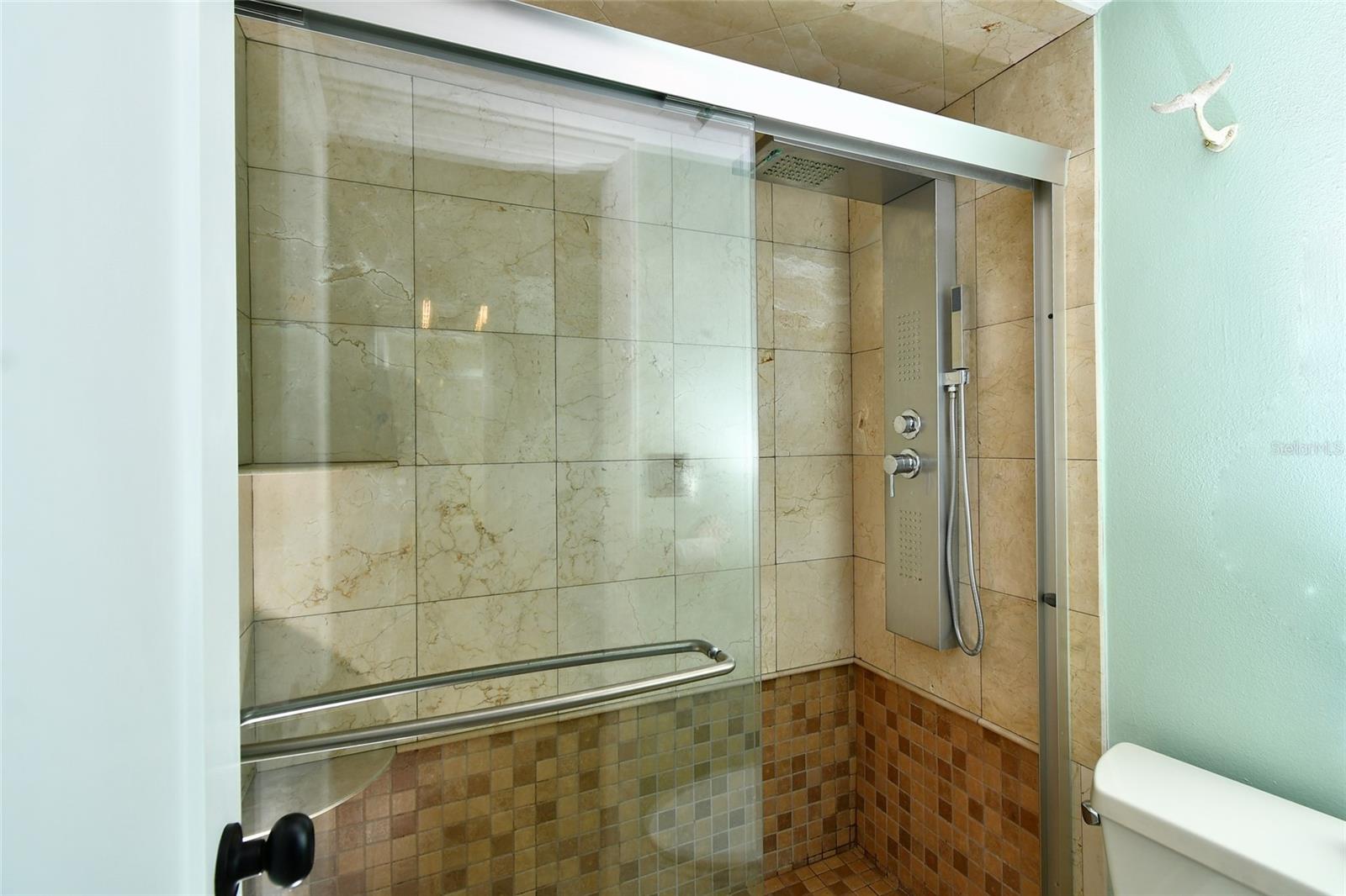 SPINNAKER CLUB CONDO - Residential