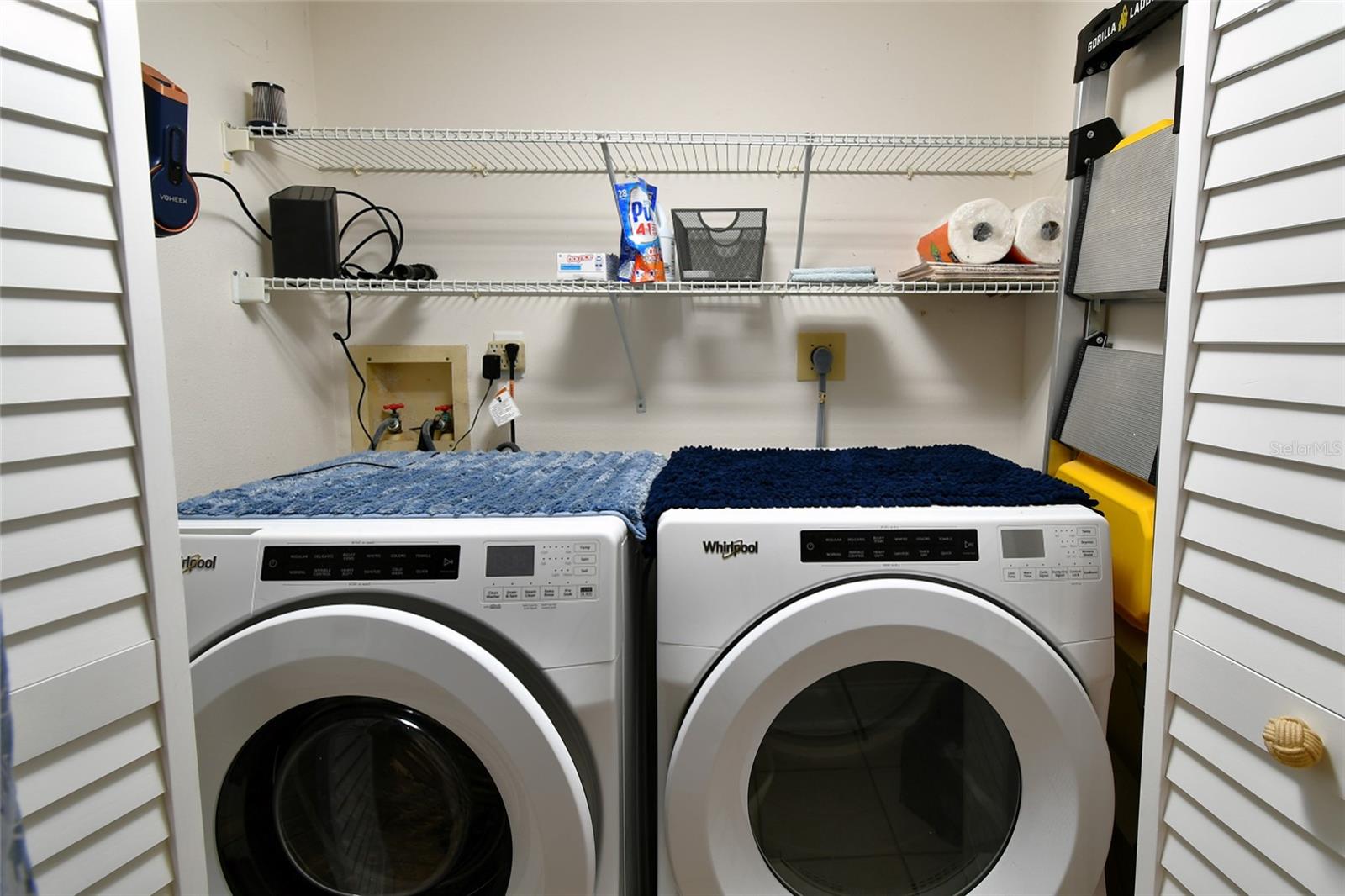 SPINNAKER CLUB CONDO - Residential