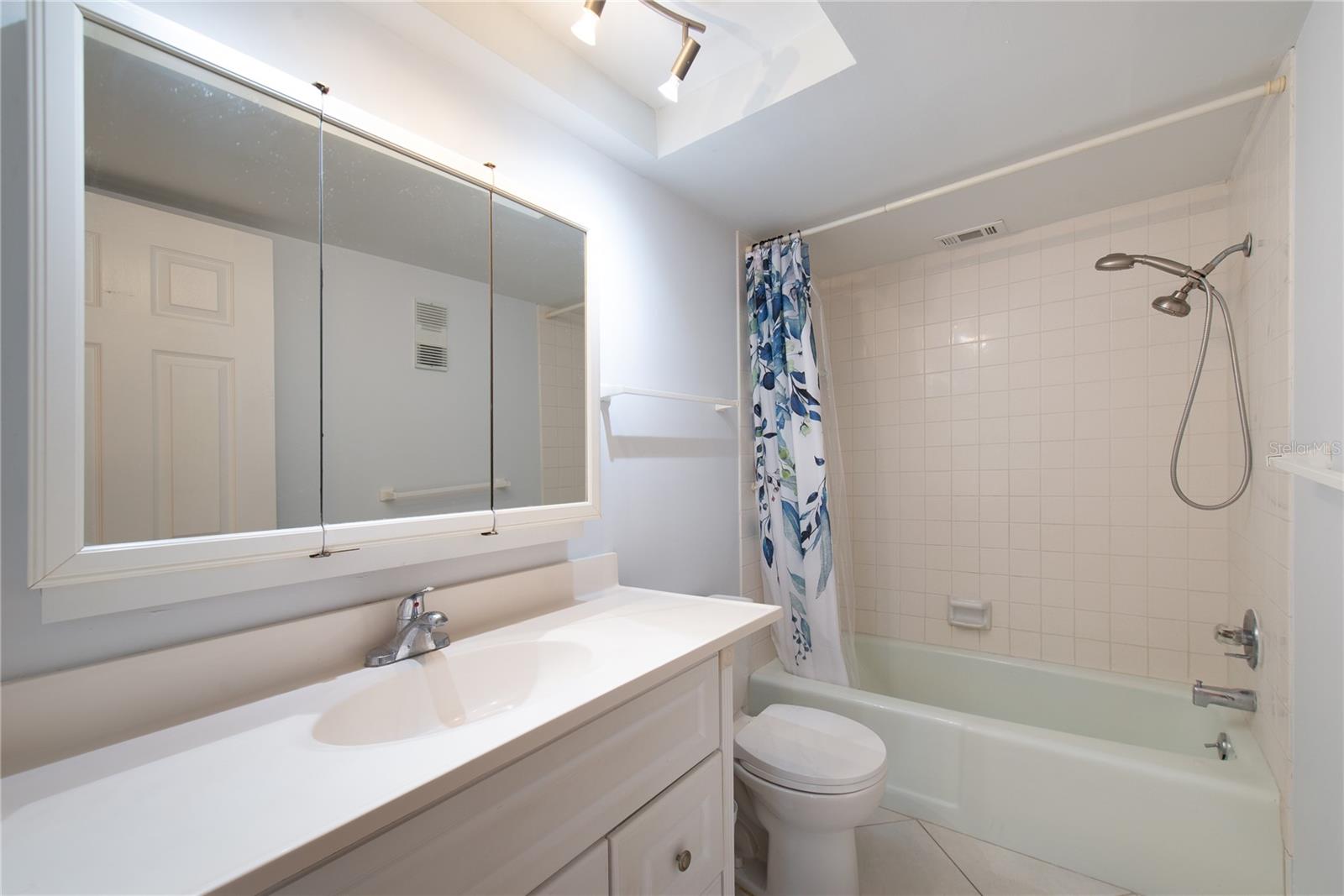 DOLPHIN COVE CLEARWATER - Residential Lease