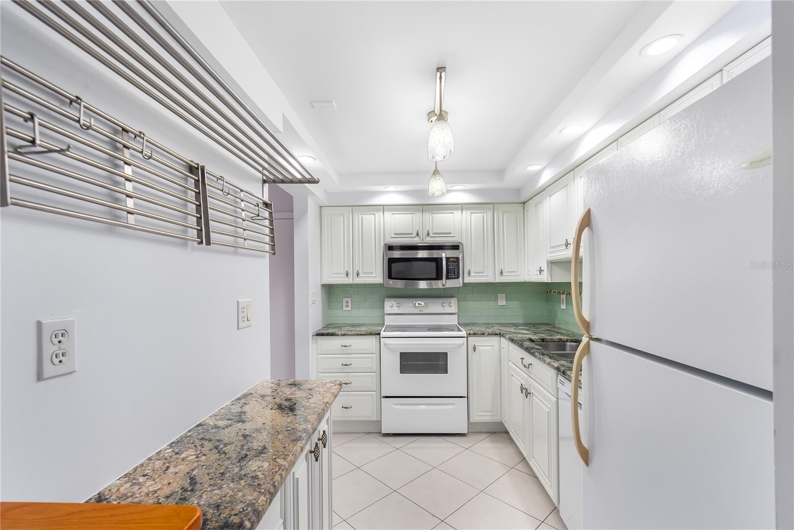 DOLPHIN COVE CLEARWATER - Residential Lease