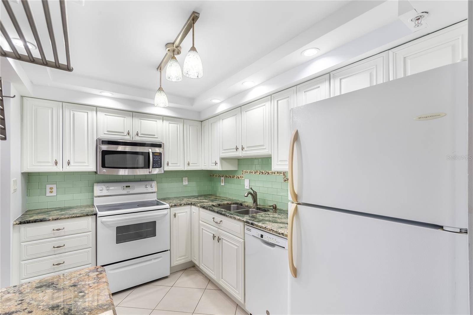 DOLPHIN COVE CLEARWATER - Residential Lease