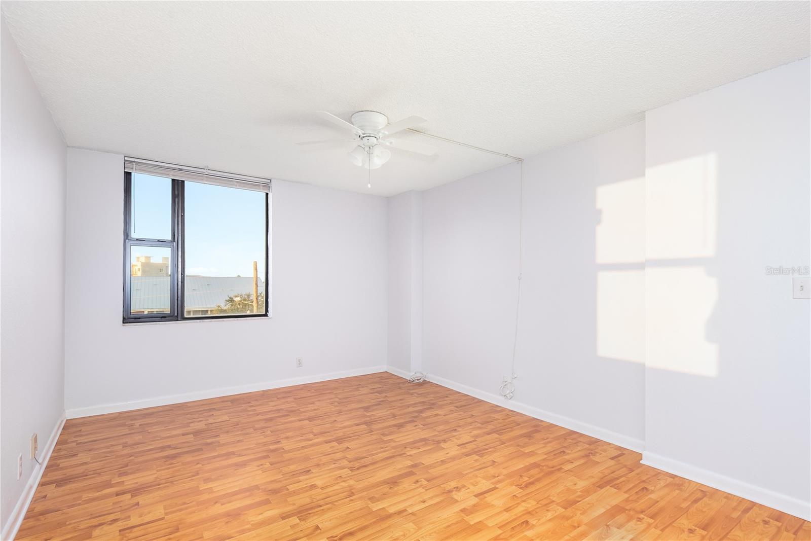 DOLPHIN COVE CLEARWATER - Residential Lease