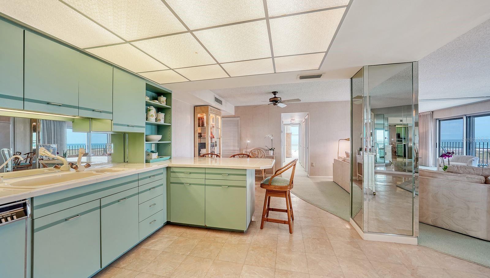 ST ARMANDS TOWERS NORTH - Residential