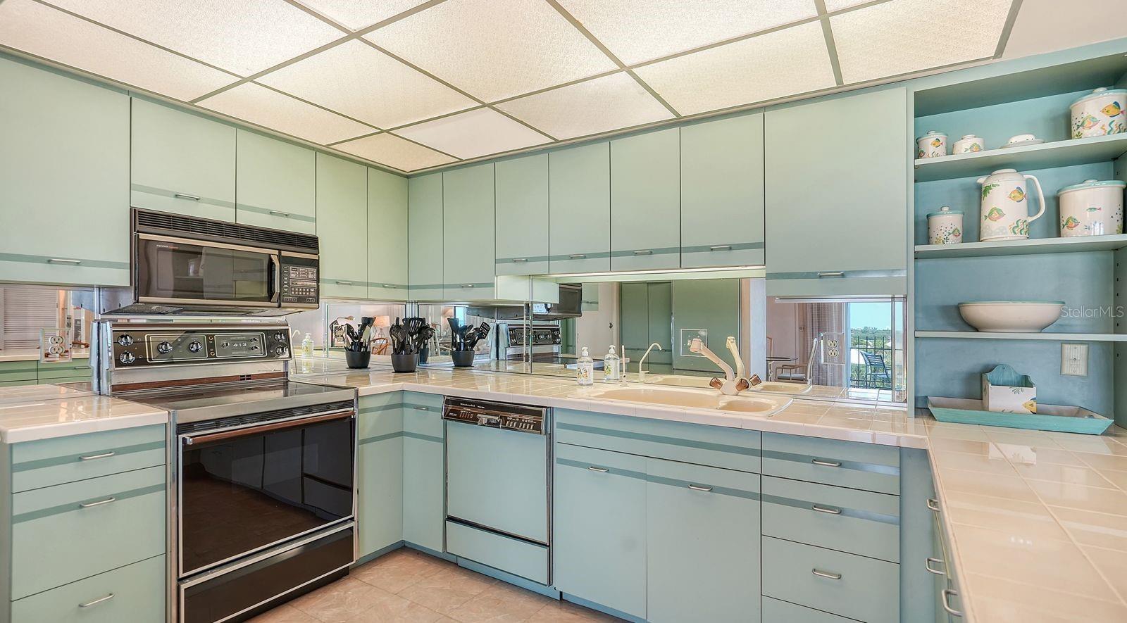 ST ARMANDS TOWERS NORTH - Residential