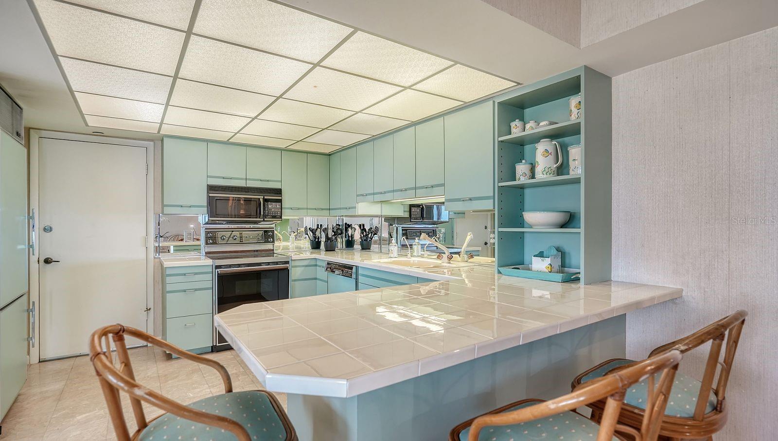 ST ARMANDS TOWERS NORTH - Residential