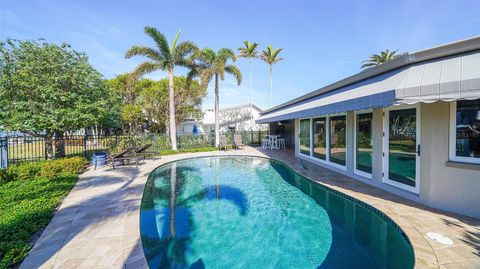 A home in LONGBOAT KEY