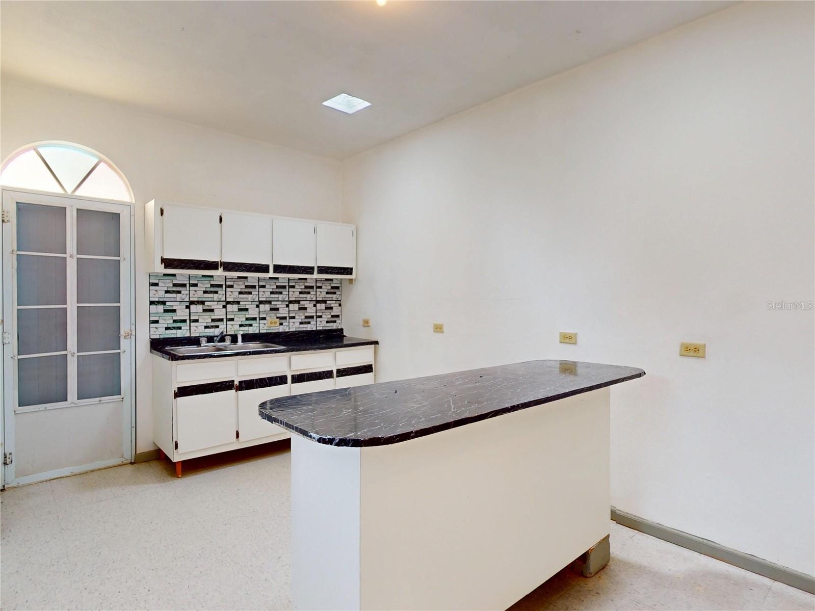 Solar 173 CALLE ROBLES