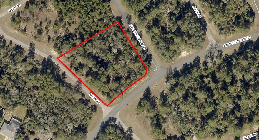 Investment opportunity!! Large commercial corner lot 0.87 acres located 2 blocks from busy Marion Oaks Blvd. Marion Oaks is a fast-growing established deed restricted community nearby HWY 484 and I-75 and the upcoming distribution centers.
