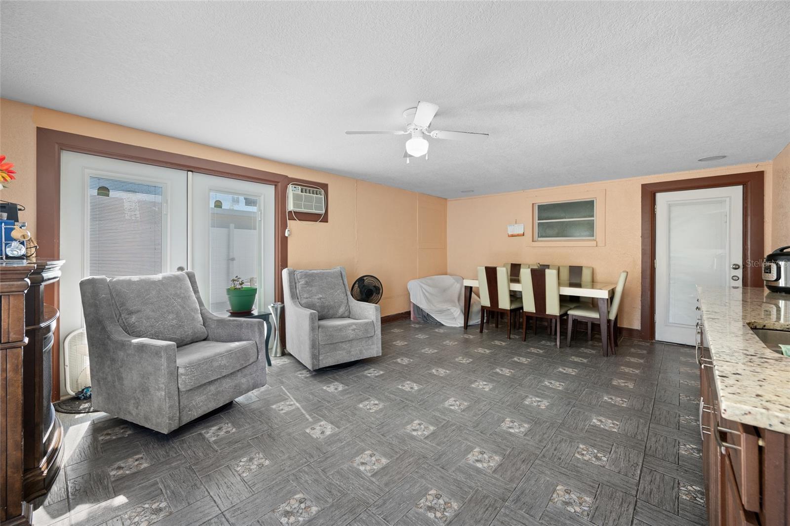 SOUTHERN COMFORT HOMES UNIT - Residential