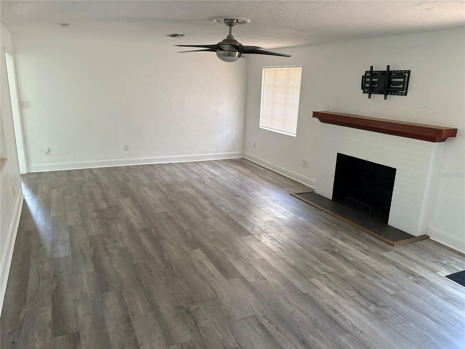 MURREY HILL COURT - Residential