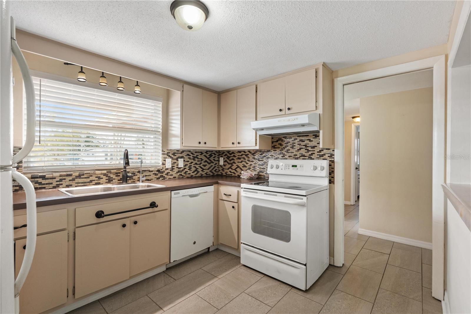 JASMINE LAKES - Residential