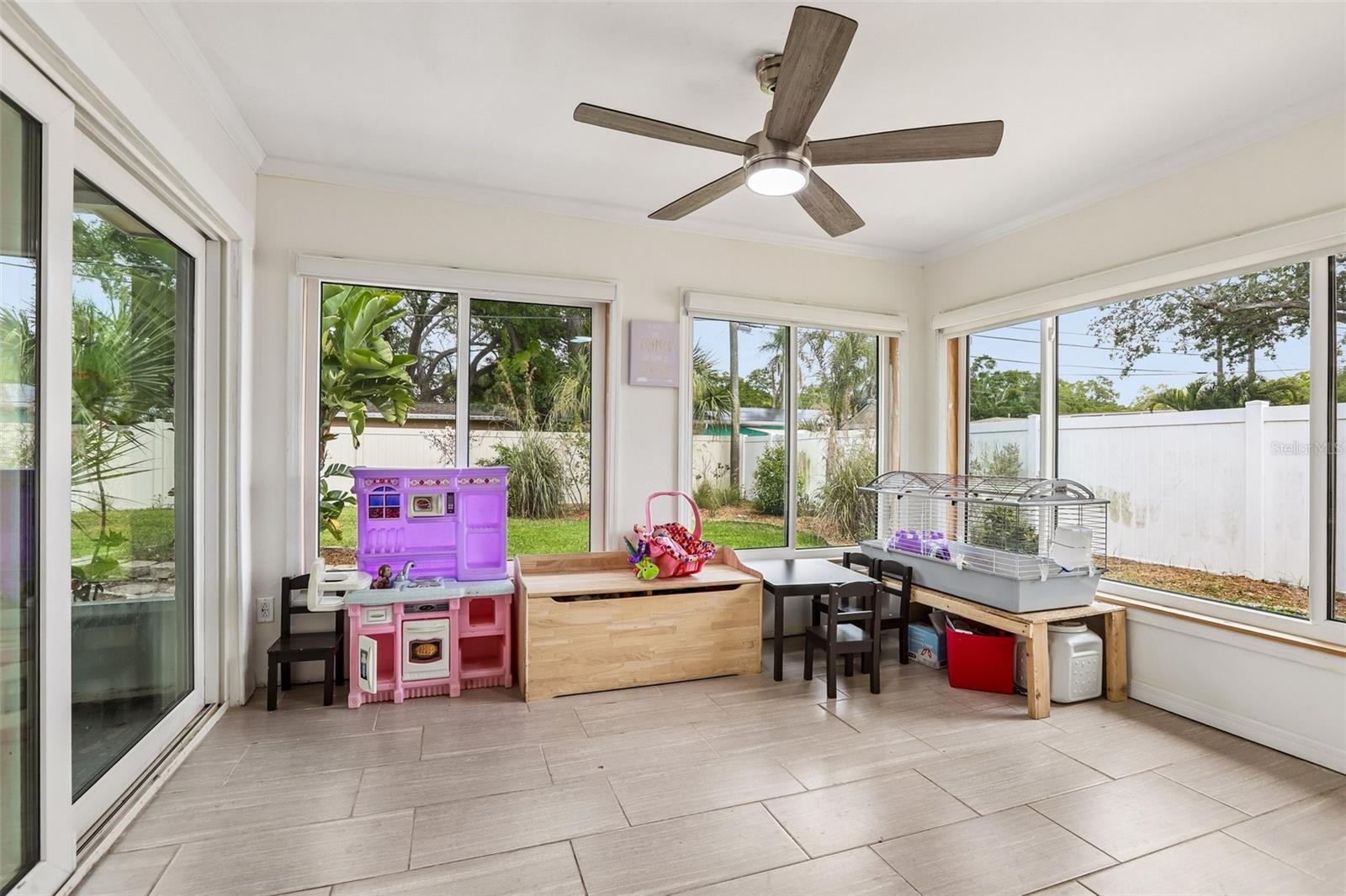 DUNEDIN MANOR 1ST ADD - Residential