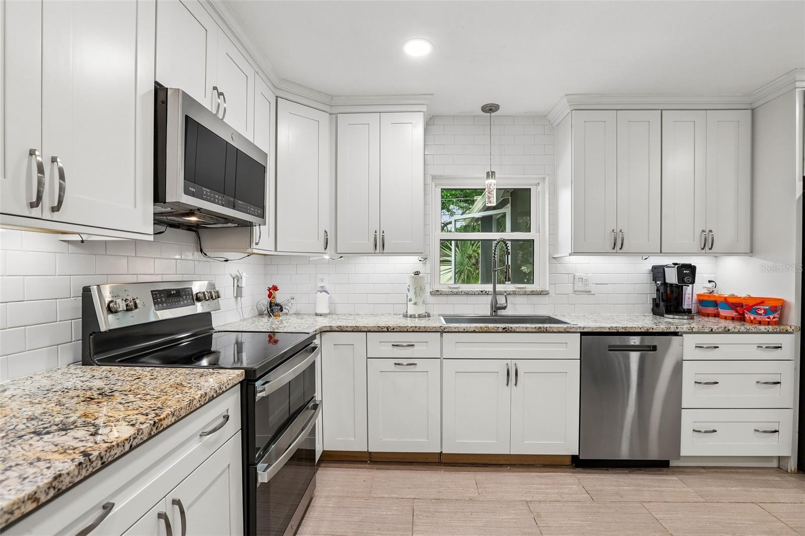 DUNEDIN MANOR 1ST ADD - Residential